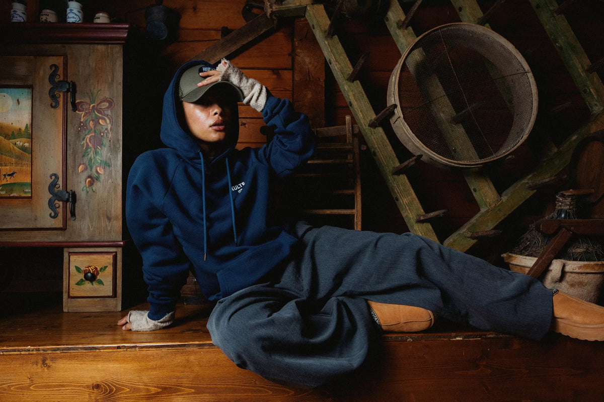 Hoodie Winter Pack Navy KULTE, worn