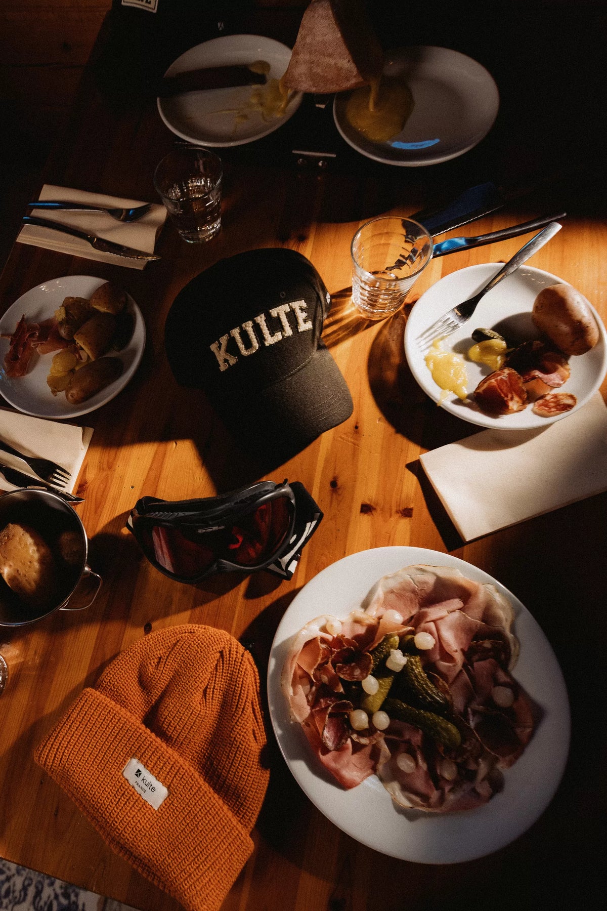 Flannel Cap Black KULTE, lifestyle shot with Tag Beanie Ochre Orange